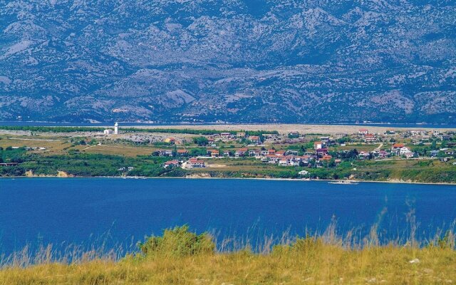 Amazing Home in Rtina With Wifi and 4 Bedrooms