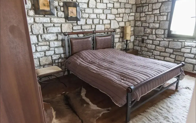 Stone Mansion Anavryti, ΑΜΑ 20569