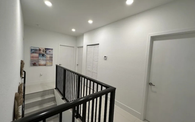 Green Luxurious 5BD Jungle House by FL Keys MIA