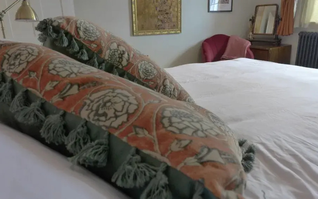 Royal Oak Retreat 2-bed - Sleeps 6 & Pet Friendly