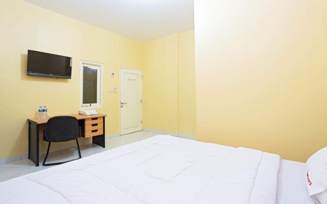 RedDoorz Plus near Halim Perdanakusuma 2