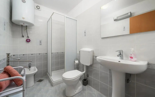 Beautiful Home in Vabriga With Jacuzzi, Wifi and 3 Bedrooms