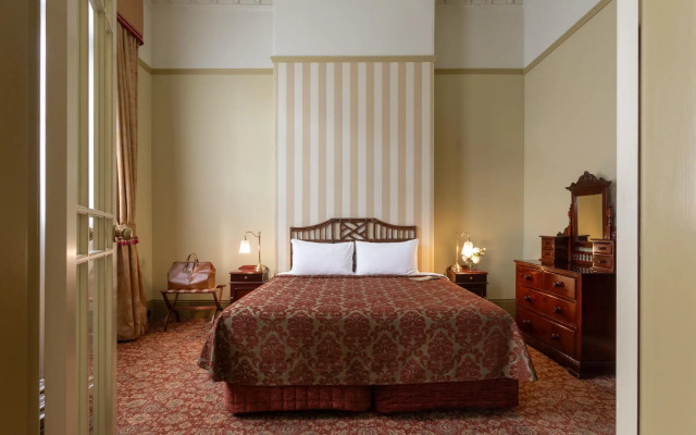 Hadley's Orient Hotel