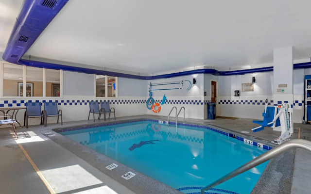 Comfort Suites Lakewood - Denver