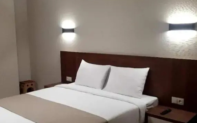 +995574777001