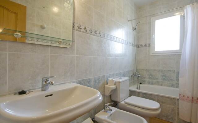 Villa - 4 Bedrooms with Pool and WiFi - 105014