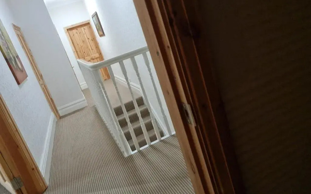 Cheerful 4-bedroom holiday home close to the Sea