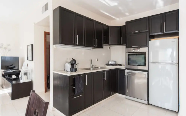Spacious Duplex with Terrace 3-min From the Beach