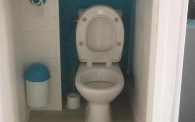 House Sleeps 10 with Free Parking