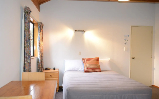 The Hobbit Motorlodge