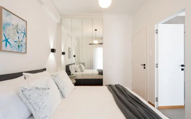 LIV - Premium Pagrati Apartment With View