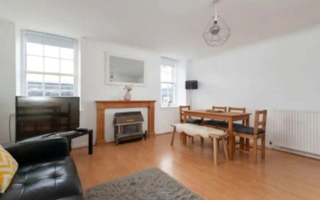 Charming 3 Bedroom Apartment in the Heart of Vibrant Old Town