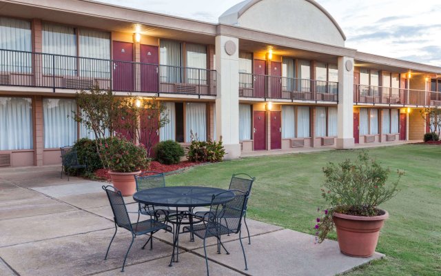 Days Inn by Wyndham Hillsboro TX