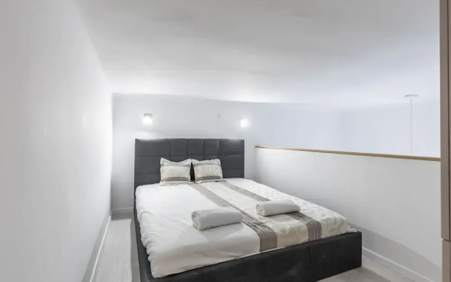 Lovely Apartment by National Museum