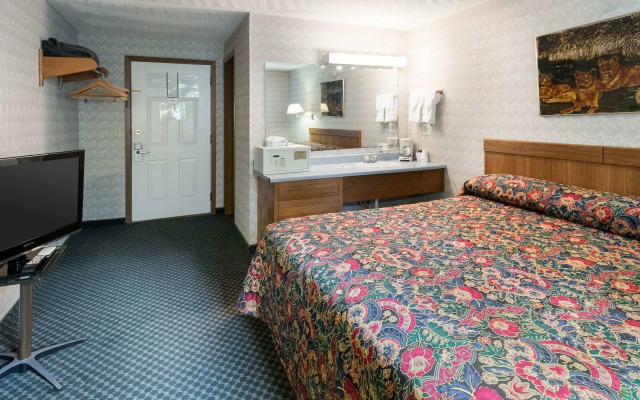 OYO Hotel Chapmanville Inn, WV - Hwy 119