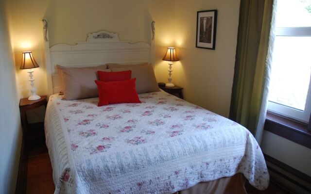 Victoria Falls House Inn
