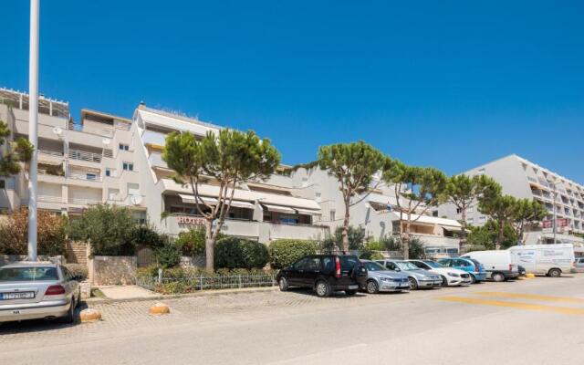 Seaside Apartment Gold 1row