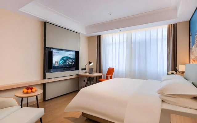 Vienna International Hotel (Luyi Passenger West Station)