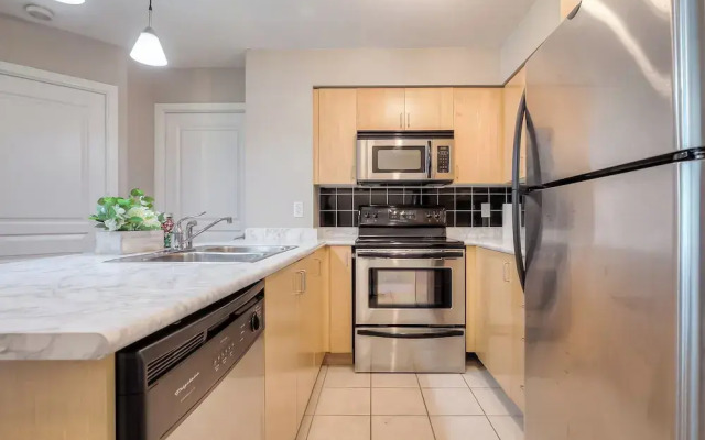 Rivetstays - The Yonge Grand Suites