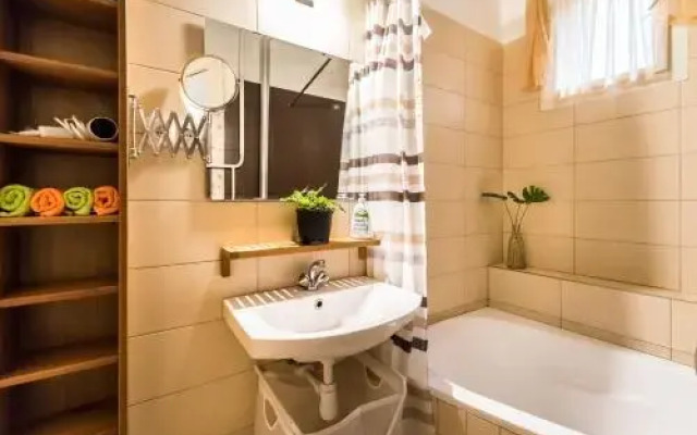 Park View Apartment with Sauna, A/C