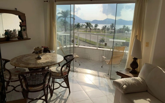 Apartamento em Caraguatatuba em Frente a Praia para 9 pessoas