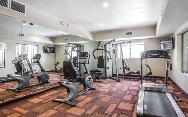 Comfort Inn & Suites Page at Lake Powell