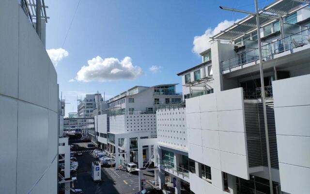 Sea View Princes Wharf Apartments