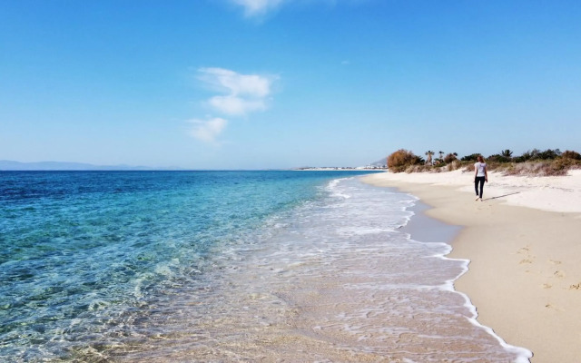 Studios Vrettos Beachfront Hotel