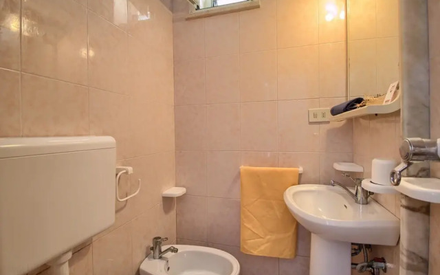 Lo Scalo, Front sea House
