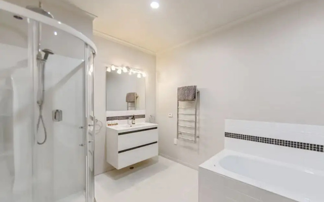 Luxury 3BR Waterfront Penthouse