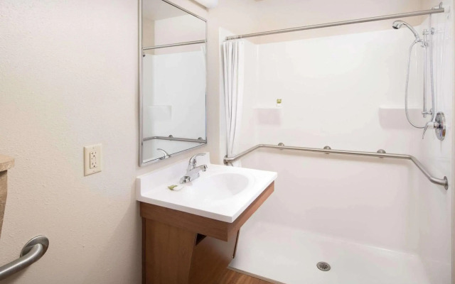 WoodSpring Suites Columbus NE I-270 Airport