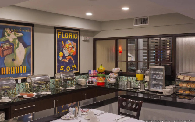 DoubleTree by Hilton Chatsworth