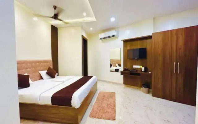 Hotel R K Palace