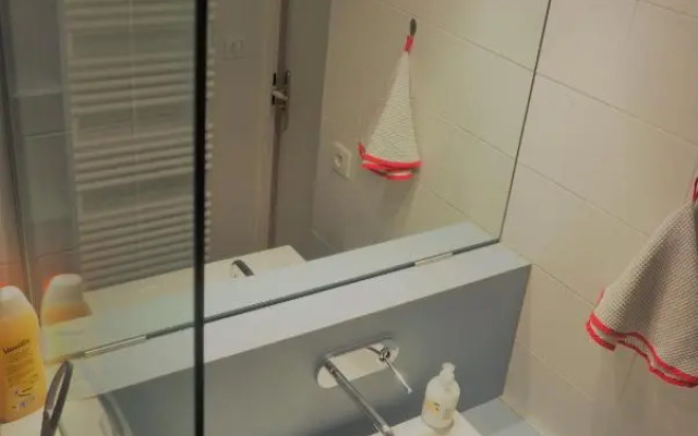 Apt Golfe Juan - 5min des plages - Parking privée - Piscine Rooftop