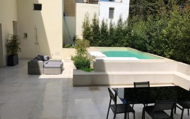 Carlo V - con piscina e giardino privati