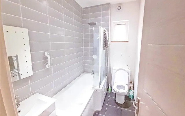 London 2-bed Apartment in Herbert Road