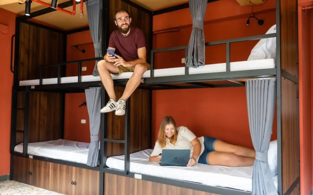 Mad Monkey Hanoi - Hostel