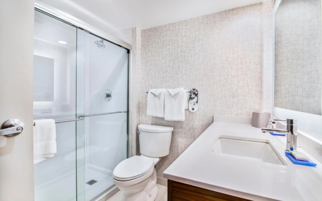 Holiday Inn Express & Suites Langley by IHG