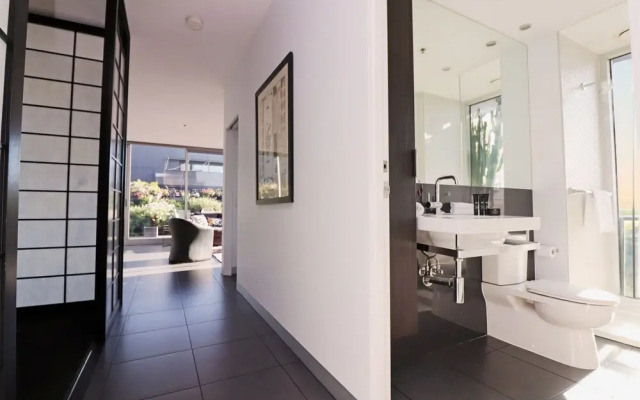 Fitzroy, Street Art - Rejuvenate Stays