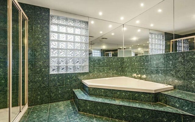 Knox International Hotel & Apartments