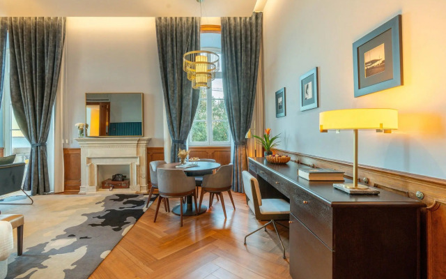 The Editory Riverside Hotel, an Historic Hotel