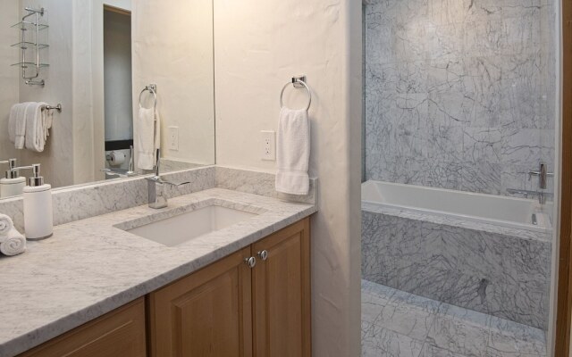 2109 B Chamonix 4 Bedroom Home by RedAwning