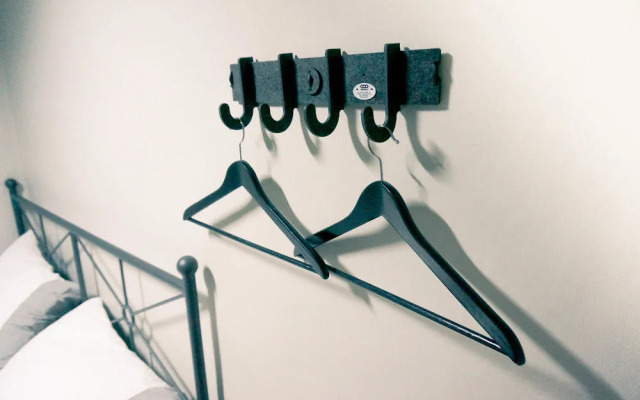 Travelholic Guesthouse - Hostel