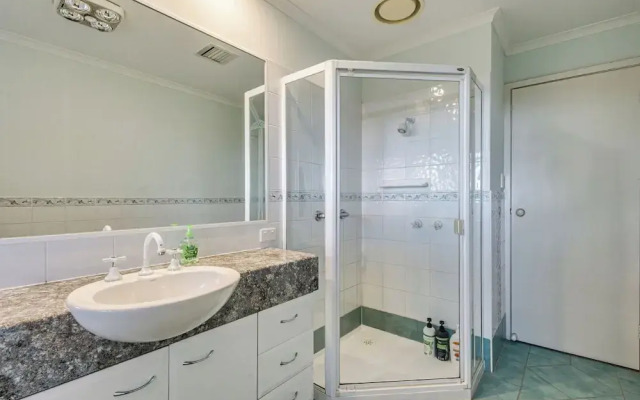 StayAU Stunning Villa near Wildlife Park