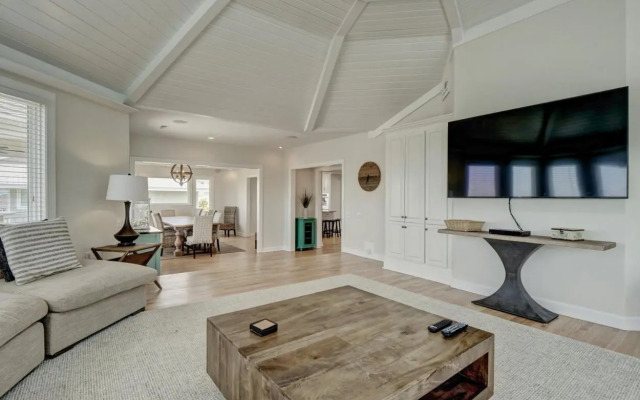 Sea Tranquility by Sea Scape Properties