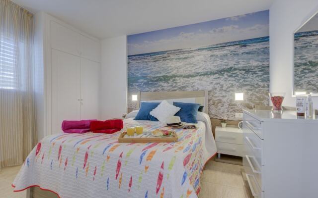 307. Bright Apartment, Sea View, Wifi, Air Conditioning!