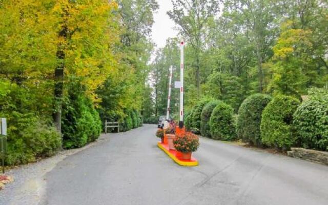 Appalachian Camping Resort Log Home 7