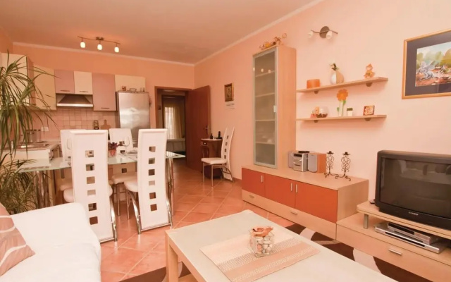 Nice Home in Porec With Wifi and 2 Bedrooms - Hotel in Porec - Photo 3