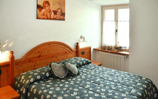 Apartment in Pellizzano Near Shopping