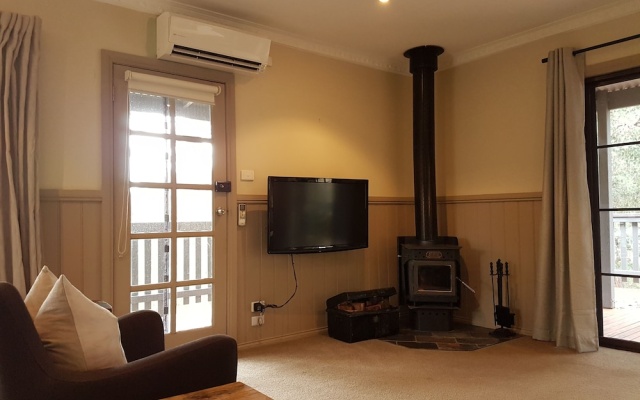 Tangenong Cottages – Guest Rooms – Hepburn Springs